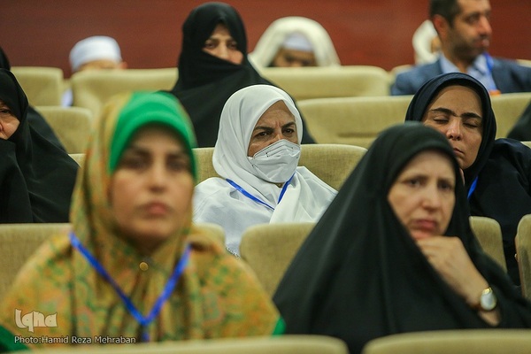 ادای احترام مهمانان کنفرانس وحدت به امام راحل