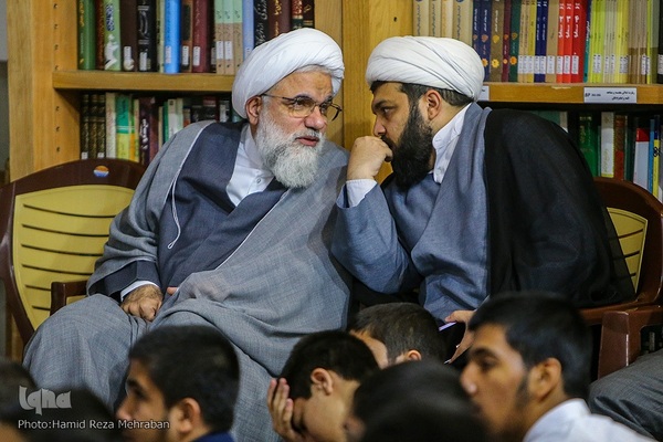 چهارمین آیین عمامه‌گذاری شماری از طلاب و همچنین جشن حفظ کل قرآن کریم گروهی دیگر از طلاب مدرسه علمیه دارالسلام