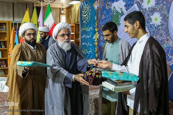 چهارمین آیین عمامه‌گذاری شماری از طلاب و همچنین جشن حفظ کل قرآن کریم گروهی دیگر از طلاب مدرسه علمیه دارالسلام