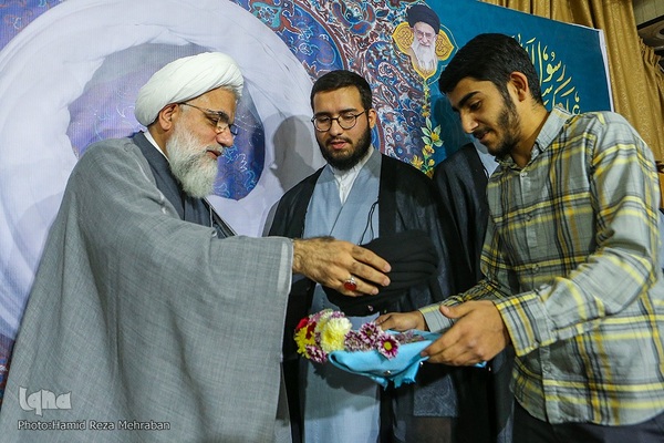 چهارمین آیین عمامه‌گذاری شماری از طلاب و همچنین جشن حفظ کل قرآن کریم گروهی دیگر از طلاب مدرسه علمیه دارالسلام