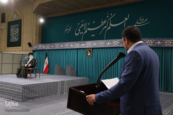 دیدار نخبگان و استعدادهای برتر تحصیلی با رهبری