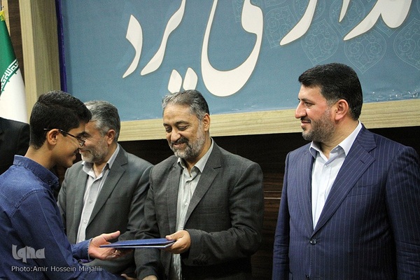 تجلیل از دانش‌آموزان نخبه قرآنی استان یزد