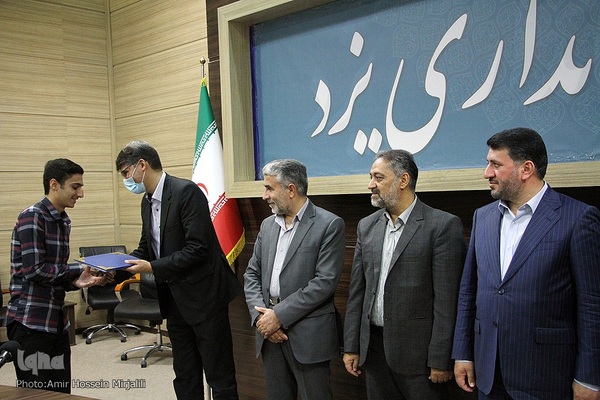 تجلیل از دانش‌آموزان نخبه قرآنی استان یزد
