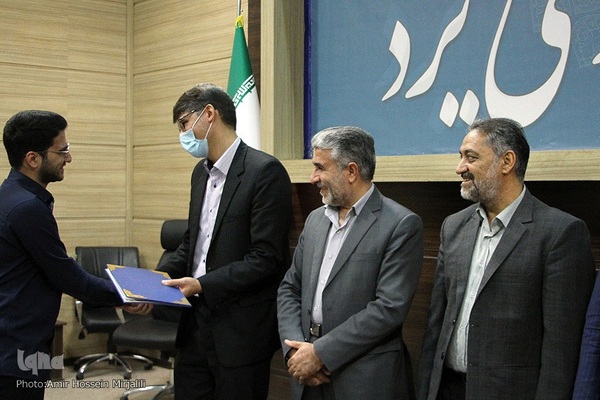 تجلیل از دانش‌آموزان نخبه قرآنی استان یزد