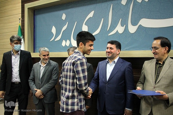 تجلیل از دانش‌آموزان نخبه قرآنی استان یزد