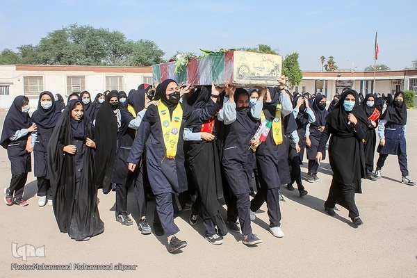 تشییع شهید گمنام بر دستان معصومیت