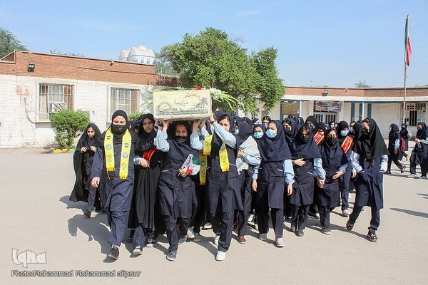 تشییع شهید گمنام بر دستان معصومیت