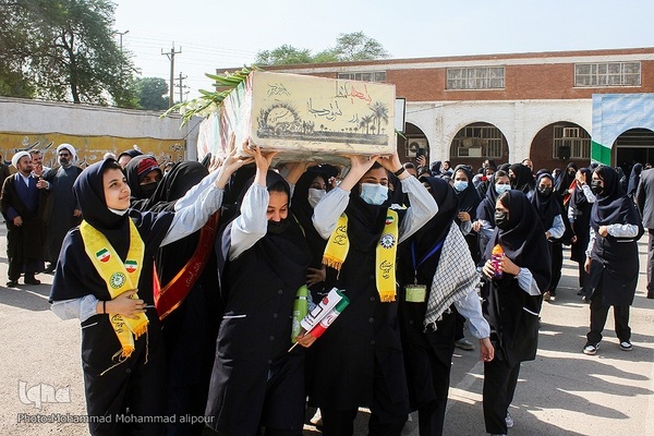 تشییع شهید گمنام بر دستان معصومیت