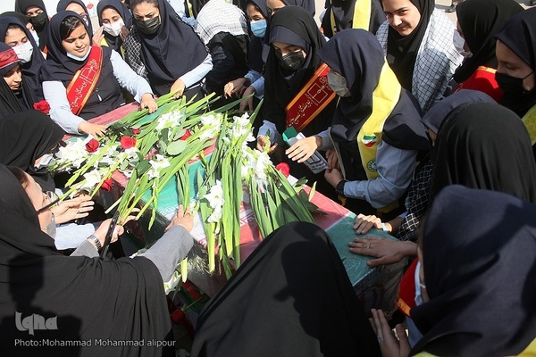 تشییع شهید گمنام بر دستان معصومیت