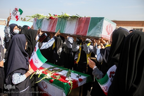 تشییع شهید گمنام بر دستان معصومیت