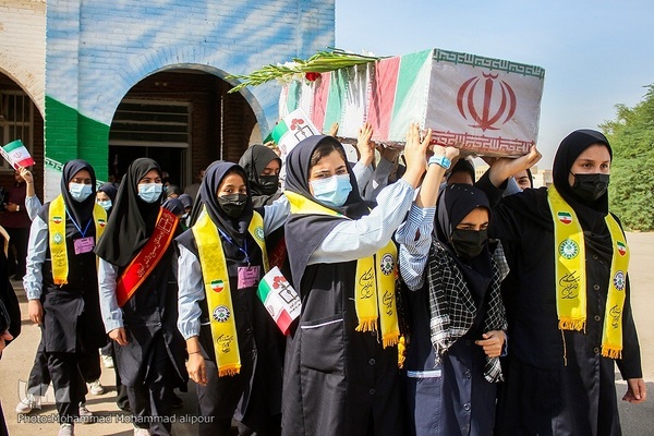 تشییع شهید گمنام بر دستان معصومیت