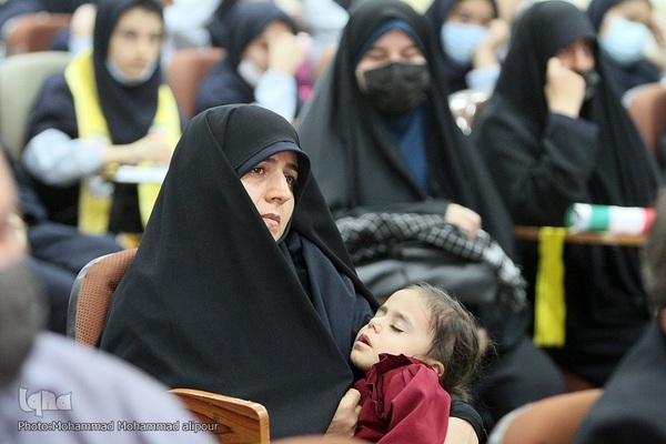 تشییع شهید گمنام بر دستان معصومیت