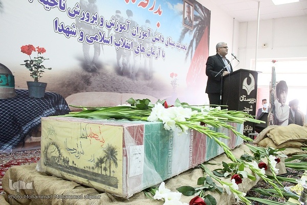 تشییع شهید گمنام بر دستان معصومیت