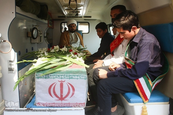 تشییع شهید گمنام بر دستان معصومیت