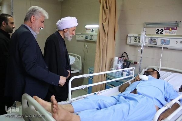 عیادت نماینده ولی فقیه از مجروحین حادثه تروریستی حرم شاهچراغ(ع)