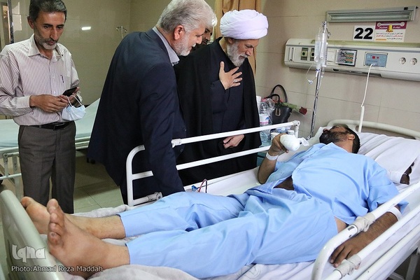 عیادت نماینده ولی فقیه از مجروحین حادثه تروریستی حرم شاهچراغ(ع)