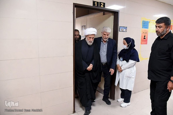 عیادت نماینده ولی فقیه از مجروحین حادثه تروریستی حرم شاهچراغ(ع)