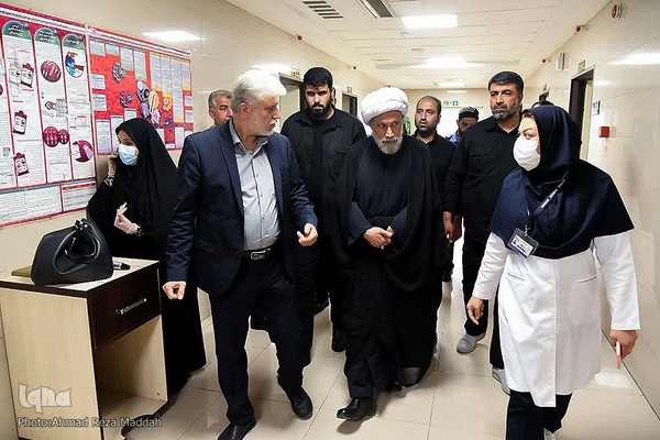 عیادت نماینده ولی فقیه از مجروحین حادثه تروریستی حرم شاهچراغ(ع)