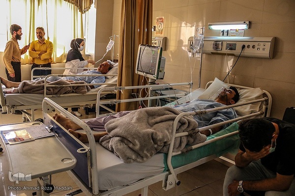 عیادت نماینده ولی فقیه از مجروحین حادثه تروریستی حرم شاهچراغ(ع)