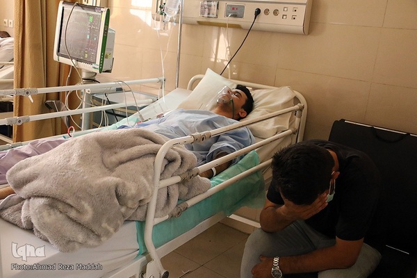 عیادت نماینده ولی فقیه از مجروحین حادثه تروریستی حرم شاهچراغ(ع)