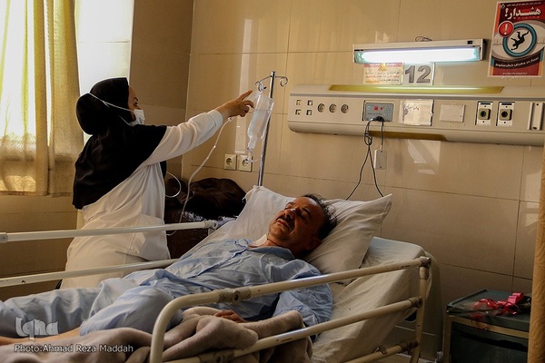 عیادت نماینده ولی فقیه از مجروحین حادثه تروریستی حرم شاهچراغ(ع)