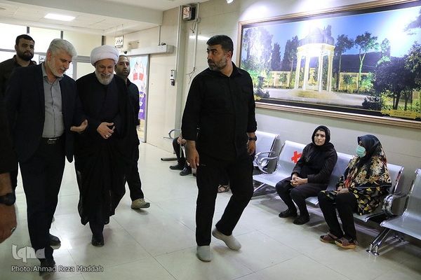 عیادت نماینده ولی فقیه از مجروحین حادثه تروریستی حرم شاهچراغ(ع)
