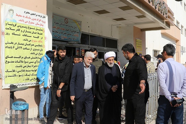 عیادت نماینده ولی فقیه از مجروحین حادثه تروریستی حرم شاهچراغ(ع)