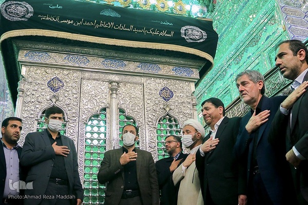 حضور معاون اول رئیس جمهور و وزیر کشور در حرم شاهچراغ
