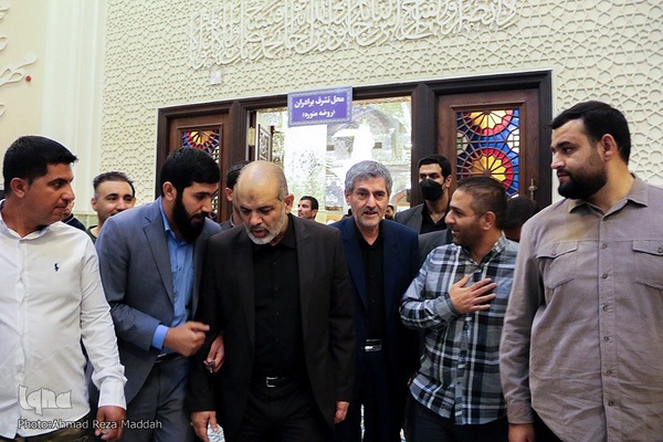 حضور معاون اول رئیس جمهور و وزیر کشور در حرم شاهچراغ