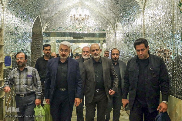 حضور معاون اول رئیس جمهور و وزیر کشور در حرم شاهچراغ