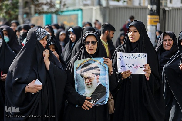 راهپیمایی باشکوه مردم همدان در محکومیت اقدام تروریستی در شاهچراغ شیراز