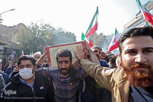 حضور حماسی همدانی‌ها در تشییع پیکر مطهر «احسان مرادی» شهید حرم شاهچراغ
