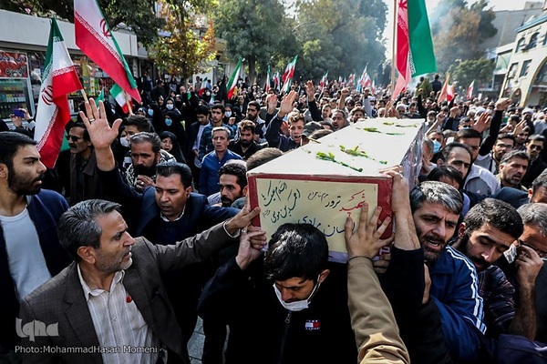 حضور حماسی همدانی‌ها در تشییع پیکر مطهر «احسان مرادی» شهید حرم شاهچراغ