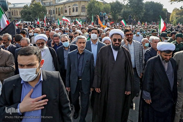 حضور حماسی همدانی‌ها در تشییع پیکر مطهر «احسان مرادی» شهید حرم شاهچراغ