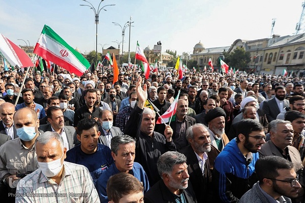 حضور حماسی همدانی‌ها در تشییع پیکر مطهر «احسان مرادی» شهید حرم شاهچراغ