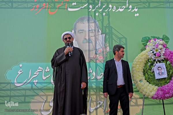 حضور حماسی همدانی‌ها در تشییع پیکر مطهر «احسان مرادی» شهید حرم شاهچراغ