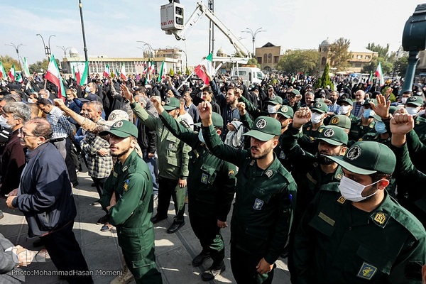 حضور حماسی همدانی‌ها در تشییع پیکر مطهر «احسان مرادی» شهید حرم شاهچراغ