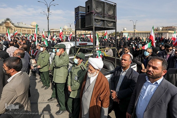 حضور حماسی همدانی‌ها در تشییع پیکر مطهر «احسان مرادی» شهید حرم شاهچراغ