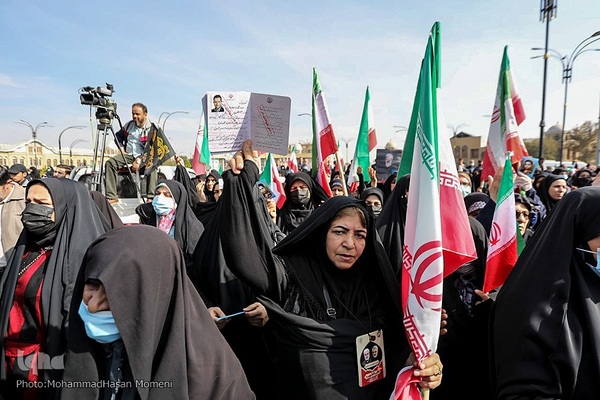 حضور حماسی همدانی‌ها در تشییع پیکر مطهر «احسان مرادی» شهید حرم شاهچراغ