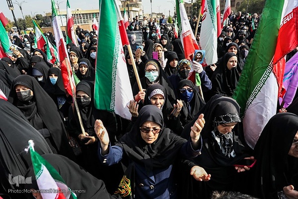 حضور حماسی همدانی‌ها در تشییع پیکر مطهر «احسان مرادی» شهید حرم شاهچراغ