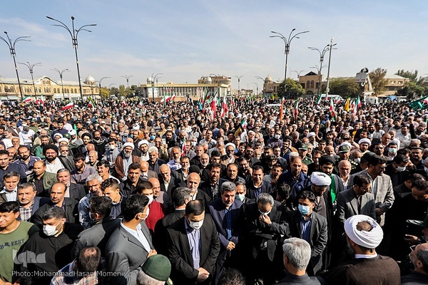 حضور حماسی همدانی‌ها در تشییع پیکر مطهر «احسان مرادی» شهید حرم شاهچراغ