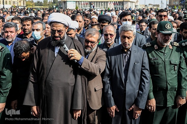 حضور حماسی همدانی‌ها در تشییع پیکر مطهر «احسان مرادی» شهید حرم شاهچراغ