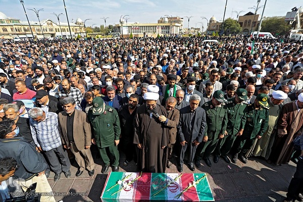 حضور حماسی همدانی‌ها در تشییع پیکر مطهر «احسان مرادی» شهید حرم شاهچراغ