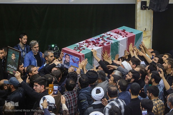 آئین وداع با پیکر شهید مدافع امنیت «آرمان علی‌وردی» در حوزه علمیه آیت‌الله مجتهدی(ره)