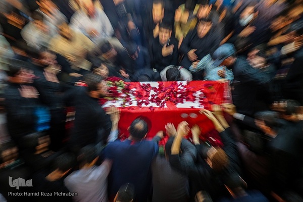 آئین وداع با پیکر شهید مدافع امنیت «آرمان علی‌وردی» در حوزه علمیه آیت‌الله مجتهدی(ره)