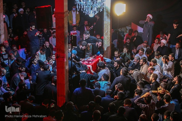 آئین وداع با پیکر شهید مدافع امنیت «آرمان علی‌وردی» در حوزه علمیه آیت‌الله مجتهدی(ره)