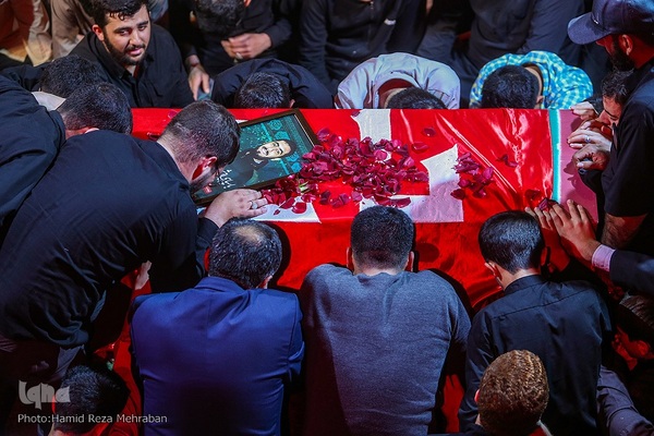 آئین وداع با پیکر شهید مدافع امنیت «آرمان علی‌وردی» در حوزه علمیه آیت‌الله مجتهدی(ره)