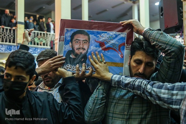 آئین وداع با پیکر شهید مدافع امنیت «آرمان علی‌وردی» در حوزه علمیه آیت‌الله مجتهدی(ره)