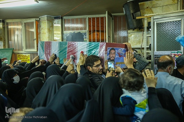 آئین وداع با پیکر شهید مدافع امنیت «آرمان علی‌وردی» در حوزه علمیه آیت‌الله مجتهدی(ره)