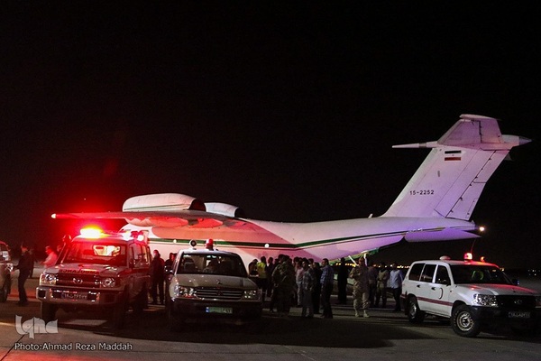 وداع پدر با کودک شهید حادثه تروریستی حرم شاهچراغ